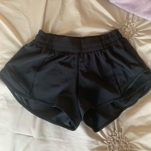Lululemon hotty hot short 2.5”